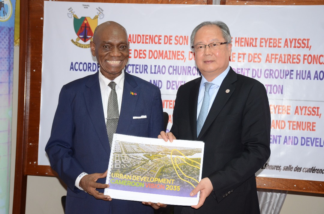 Douala at the Centre of Ambitious Urban Projects,  Henri Eyebe Ayissi receives the chairperson of Hua Ao International and Development Group