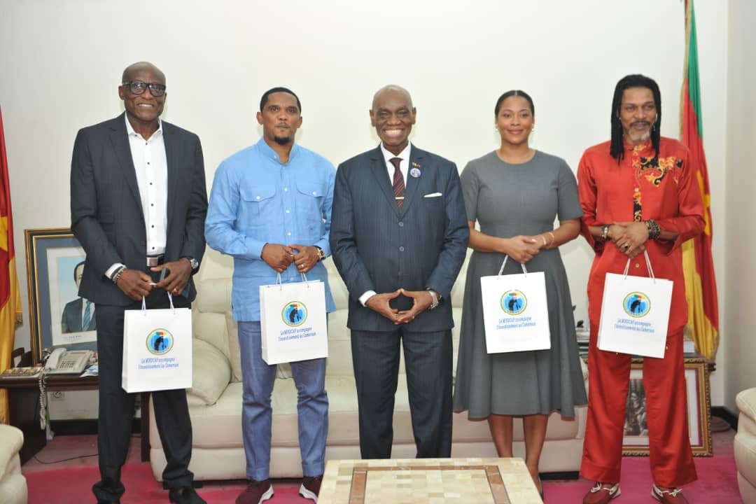 De gauche à droite Raymond Kala, Samuel Eto’o Fils, le Ministre Henri Eyebe Ayissi et Rigobert Song Bahanag