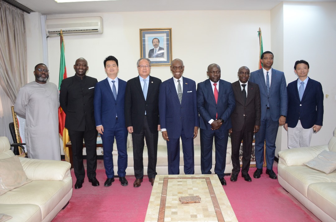 Douala at the Centre of Ambitious Urban Projects  Henri Eyebe Ayissi receives the chairperson of Hua Ao International and Development Group